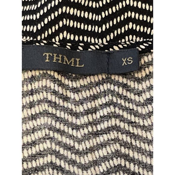 THML Sleeveless Blouse  Keyhole V Neck Size XS  Chevron - Picture 6 of 8